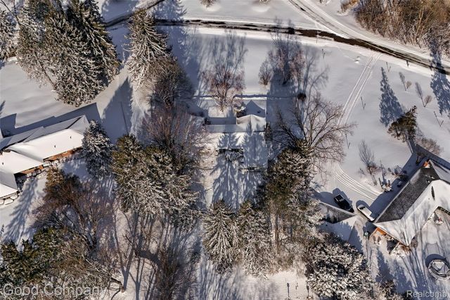 922 Eastover Drive, Bloomfield Charter Township, MI 48304