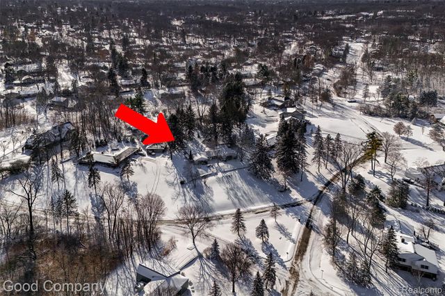 922 Eastover Drive, Bloomfield Charter Township, MI 48304