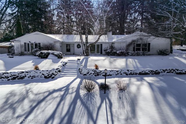 922 Eastover Drive, Bloomfield Charter Township, MI 48304