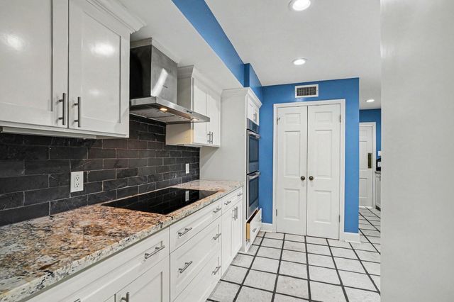 404 Bayou Cove Court, Houston, TX 77042