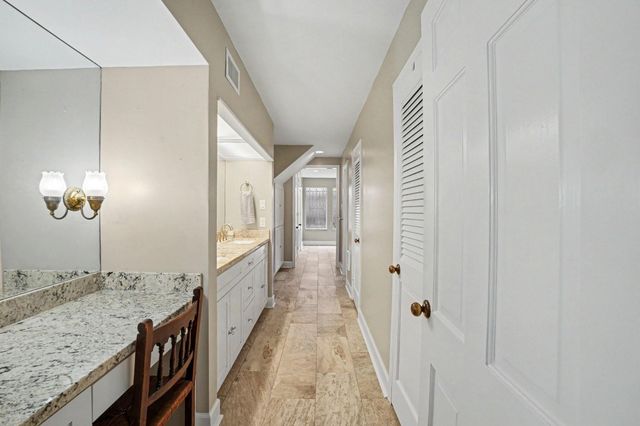 404 Bayou Cove Court, Houston, TX 77042