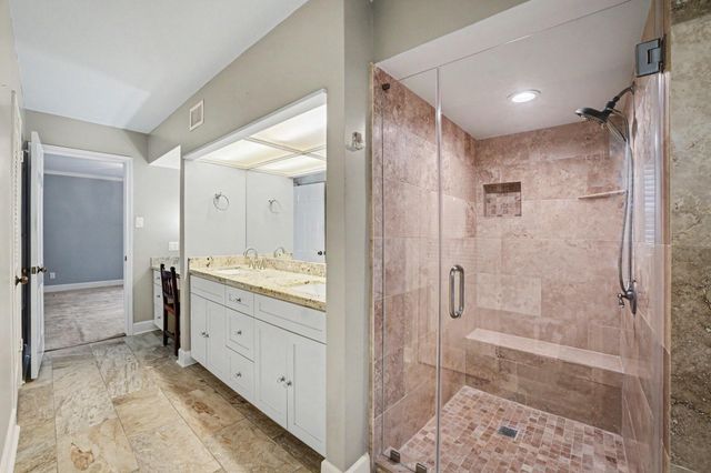 404 Bayou Cove Court, Houston, TX 77042