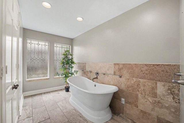 404 Bayou Cove Court, Houston, TX 77042