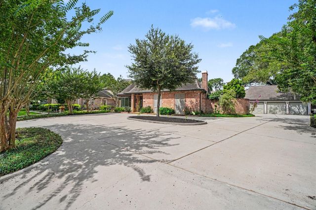 404 Bayou Cove Court, Houston, TX 77042