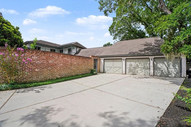 404 Bayou Cove Court, Houston, TX 77042
