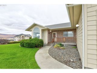 500 E KNOLL Ct, The Dalles, OR 97058