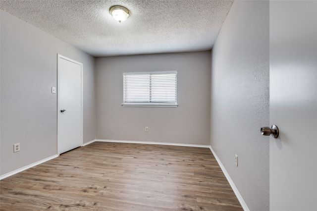 2670 Fairmont Drive, Grand Prairie, TX 75052