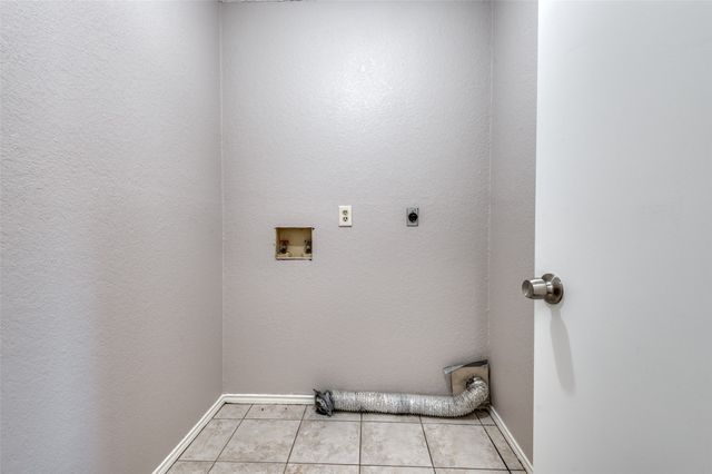 2670 Fairmont Drive, Grand Prairie, TX 75052