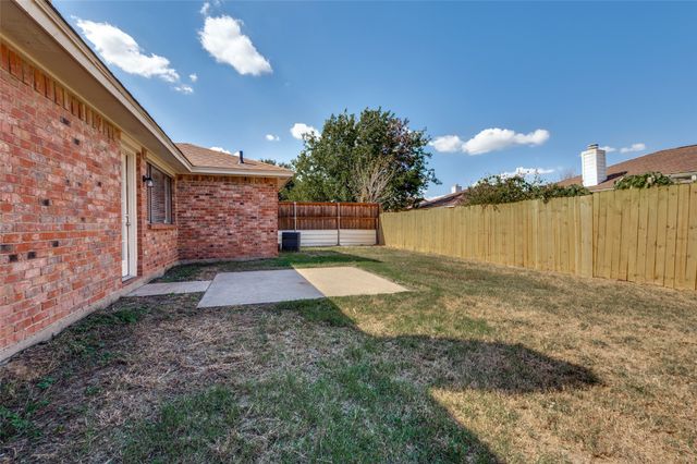 2670 Fairmont Drive, Grand Prairie, TX 75052