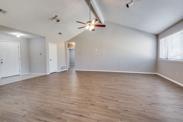 2670 Fairmont Drive, Grand Prairie, TX 75052