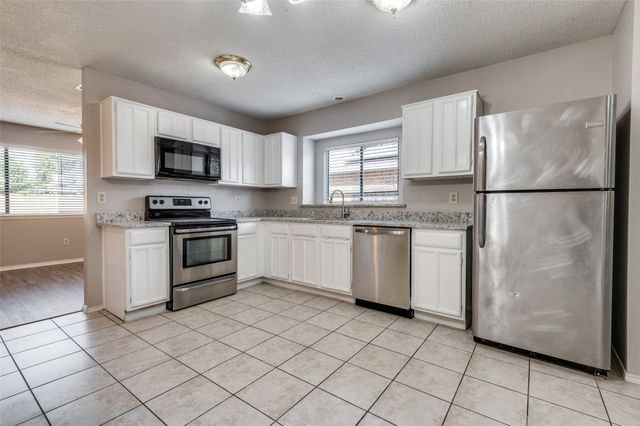 2670 Fairmont Drive, Grand Prairie, TX 75052