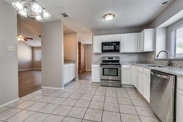 2670 Fairmont Drive, Grand Prairie, TX 75052