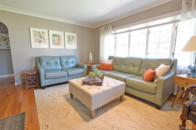 20 Conway Street, Ronkonkoma, NY 11779