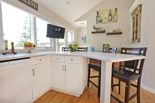 20 Conway Street, Ronkonkoma, NY 11779