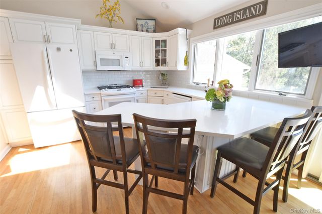 20 Conway Street, Ronkonkoma, NY 11779