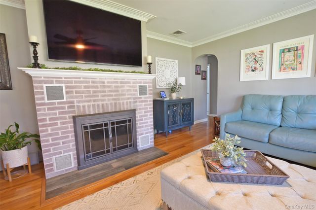 20 Conway Street, Ronkonkoma, NY 11779