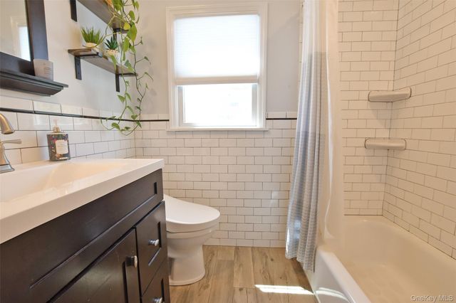 20 Conway Street, Ronkonkoma, NY 11779