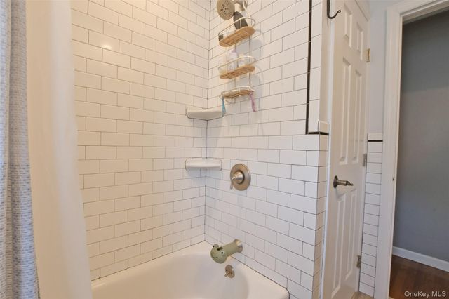 20 Conway Street, Ronkonkoma, NY 11779