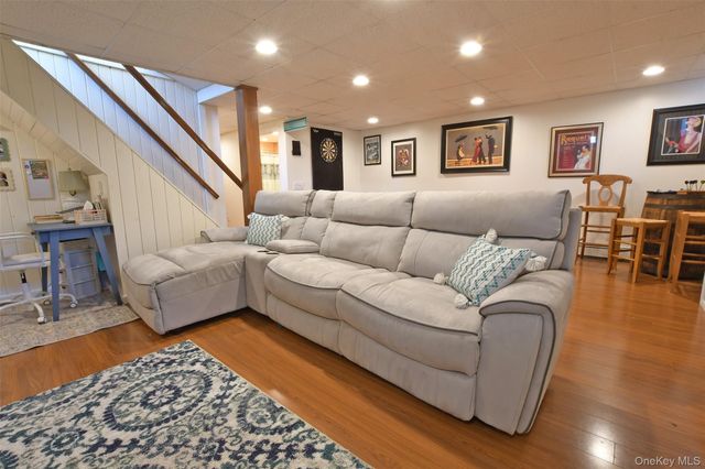 20 Conway Street, Ronkonkoma, NY 11779