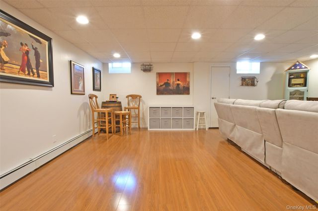 20 Conway Street, Ronkonkoma, NY 11779