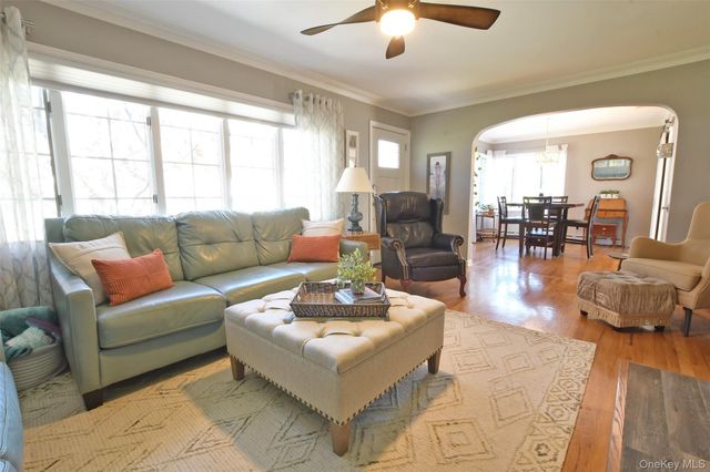 20 Conway Street, Ronkonkoma, NY 11779