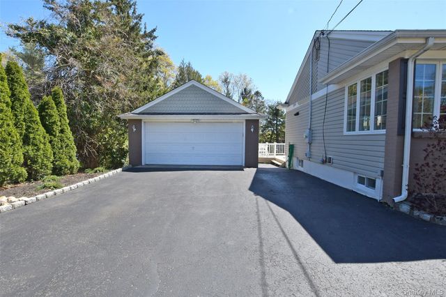 20 Conway Street, Ronkonkoma, NY 11779