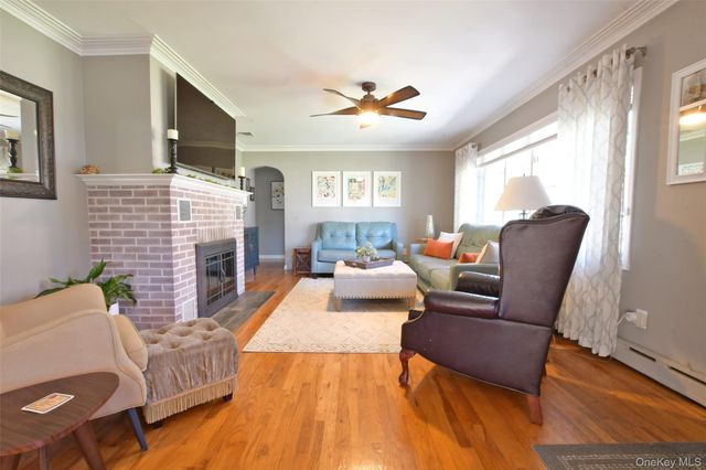 20 Conway Street, Ronkonkoma, NY 11779