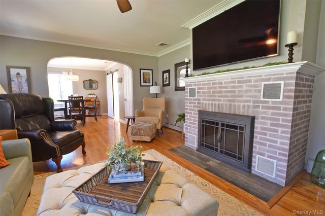 20 Conway Street, Ronkonkoma, NY 11779