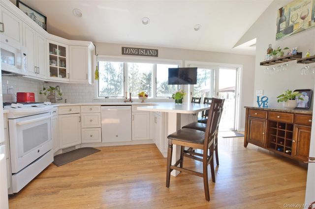 20 Conway Street, Ronkonkoma, NY 11779