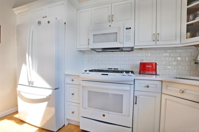 20 Conway Street, Ronkonkoma, NY 11779