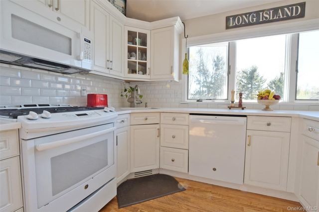 20 Conway Street, Ronkonkoma, NY 11779