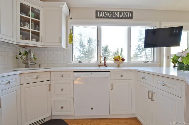 20 Conway Street, Ronkonkoma, NY 11779