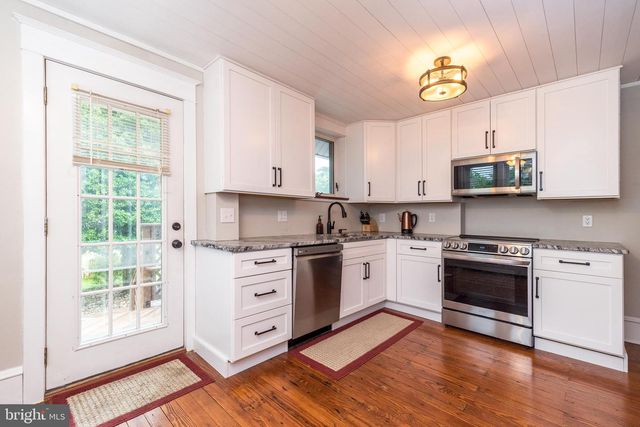 21 S 7TH ST, Quakertown, PA 18951