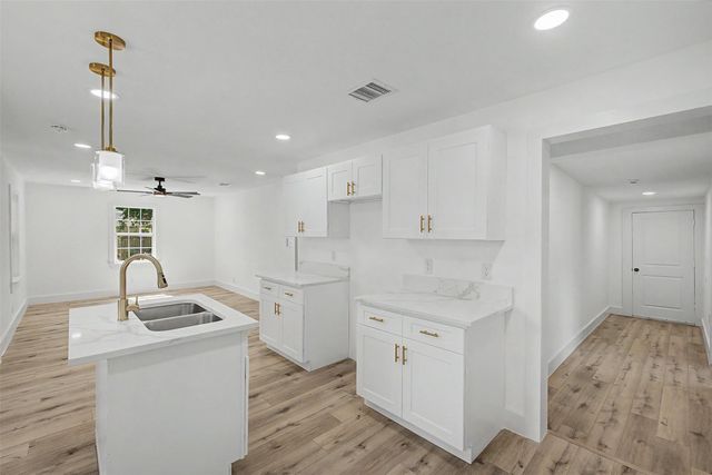 1000 Schieffer Avenue, Fort Worth, TX 76110