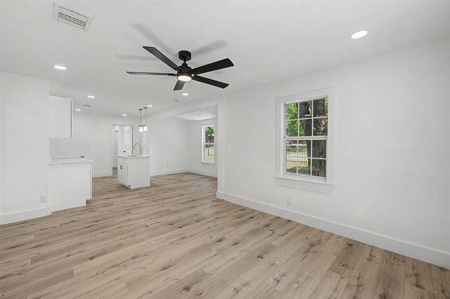 1000 Schieffer Avenue, Fort Worth, TX 76110