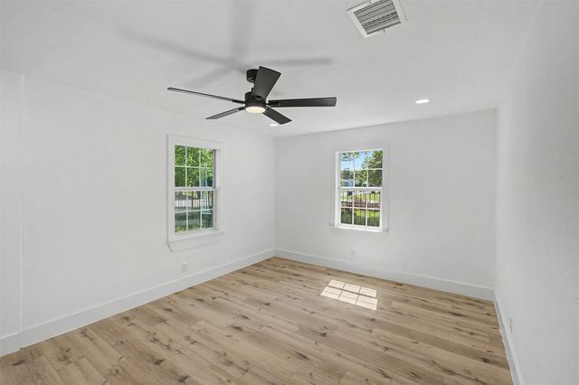 1000 Schieffer Avenue, Fort Worth, TX 76110