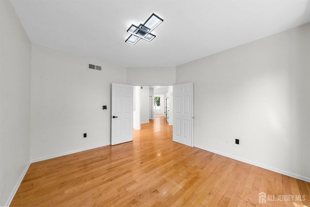 7 Hauser Lane, Old Bridge, NJ 07747