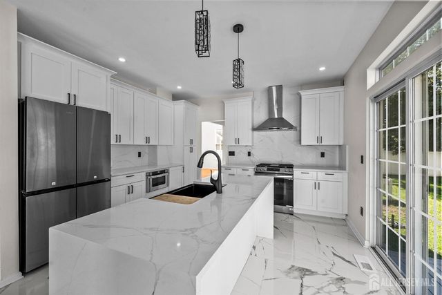 7 Hauser Lane, Old Bridge, NJ 07747
