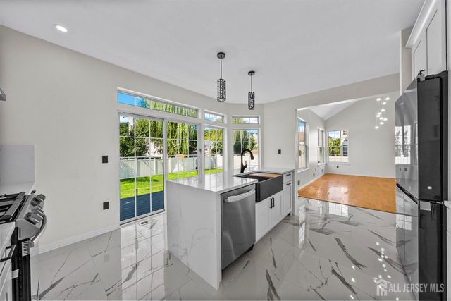 7 Hauser Lane, Old Bridge, NJ 07747