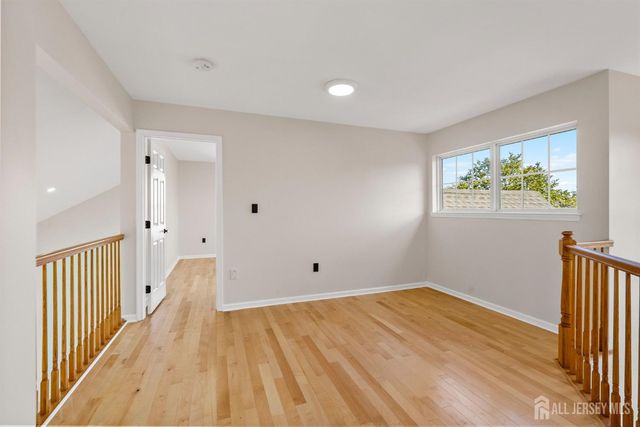 7 Hauser Lane, Old Bridge, NJ 07747