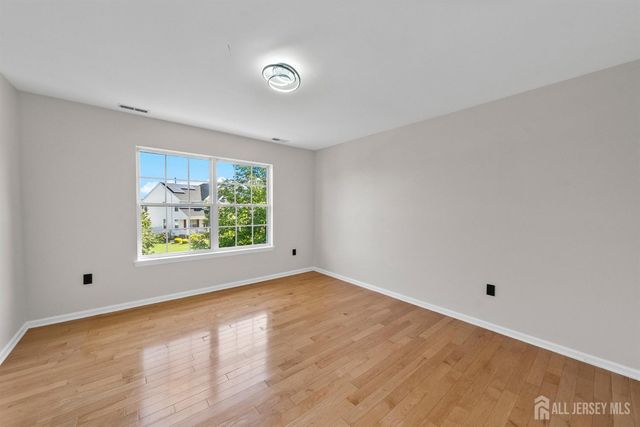 7 Hauser Lane, Old Bridge, NJ 07747