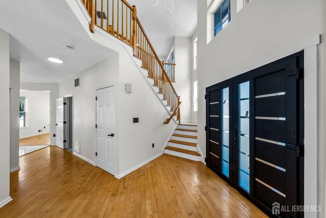 7 Hauser Lane, Old Bridge, NJ 07747