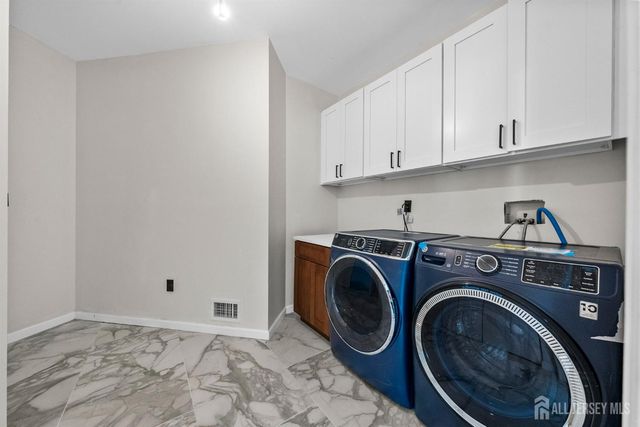 7 Hauser Lane, Old Bridge, NJ 07747
