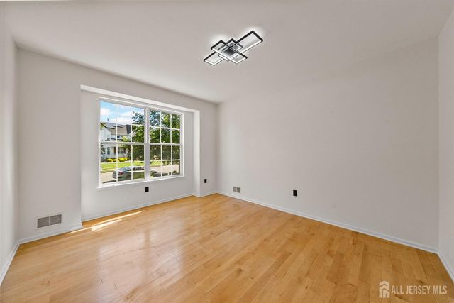 7 Hauser Lane, Old Bridge, NJ 07747