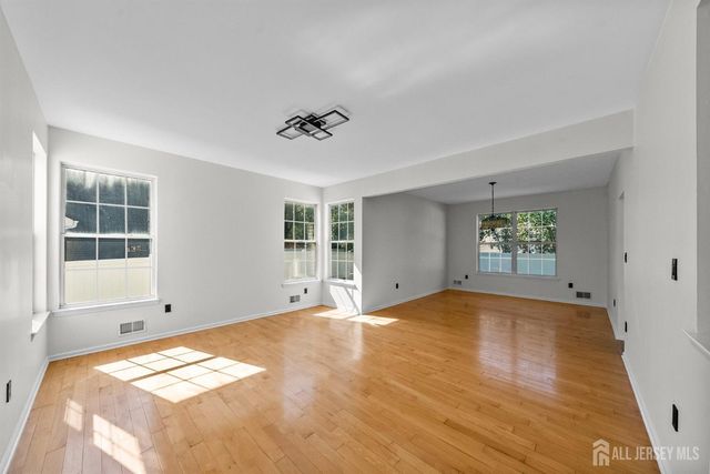 7 Hauser Lane, Old Bridge, NJ 07747