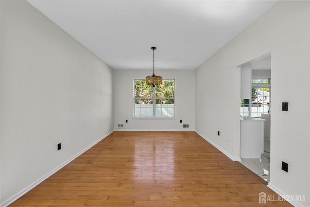 7 Hauser Lane, Old Bridge, NJ 07747