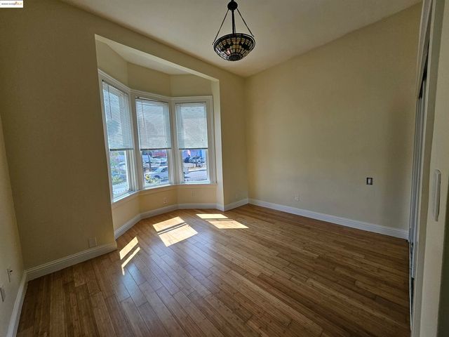 2825 Market St, Oakland, CA 94608