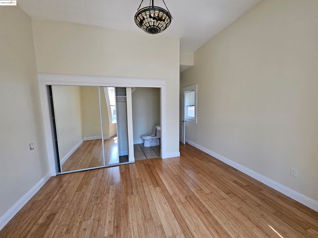 2825 Market St, Oakland, CA 94608
