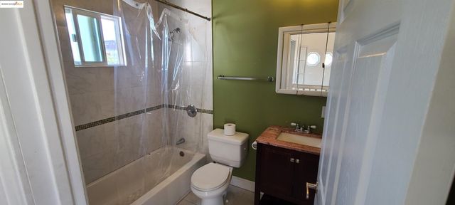 2825 Market St, Oakland, CA 94608