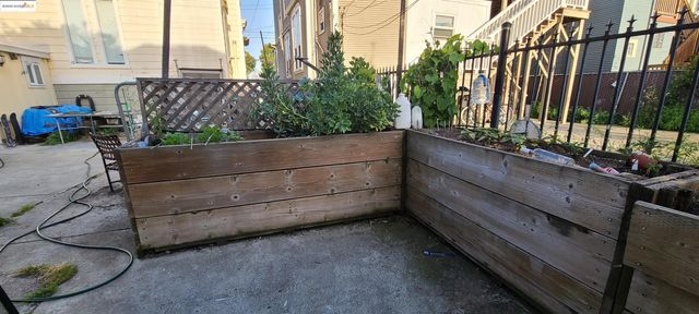 2825 Market St, Oakland, CA 94608